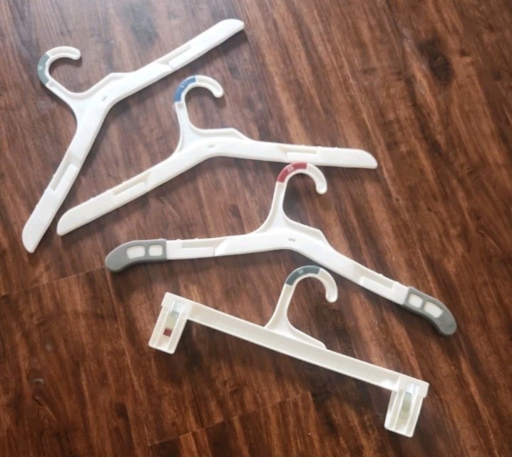 4 White Hangers