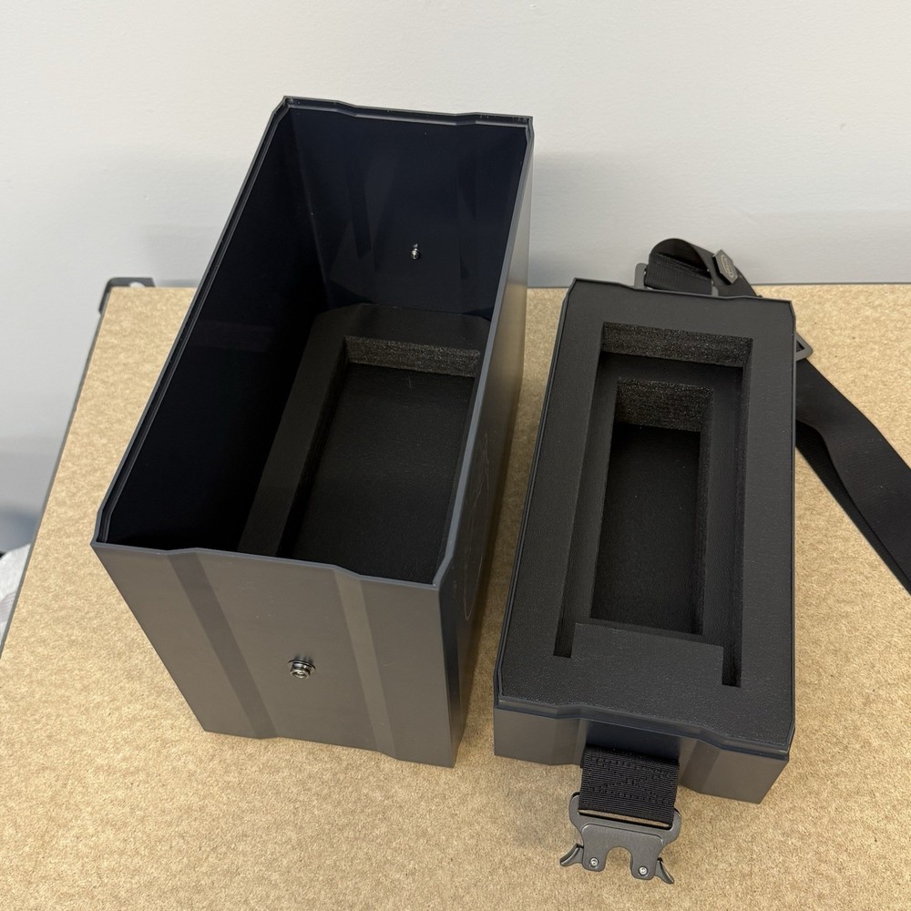 Intel NUC 9 Extreme Ghost Case Display Carrying Only