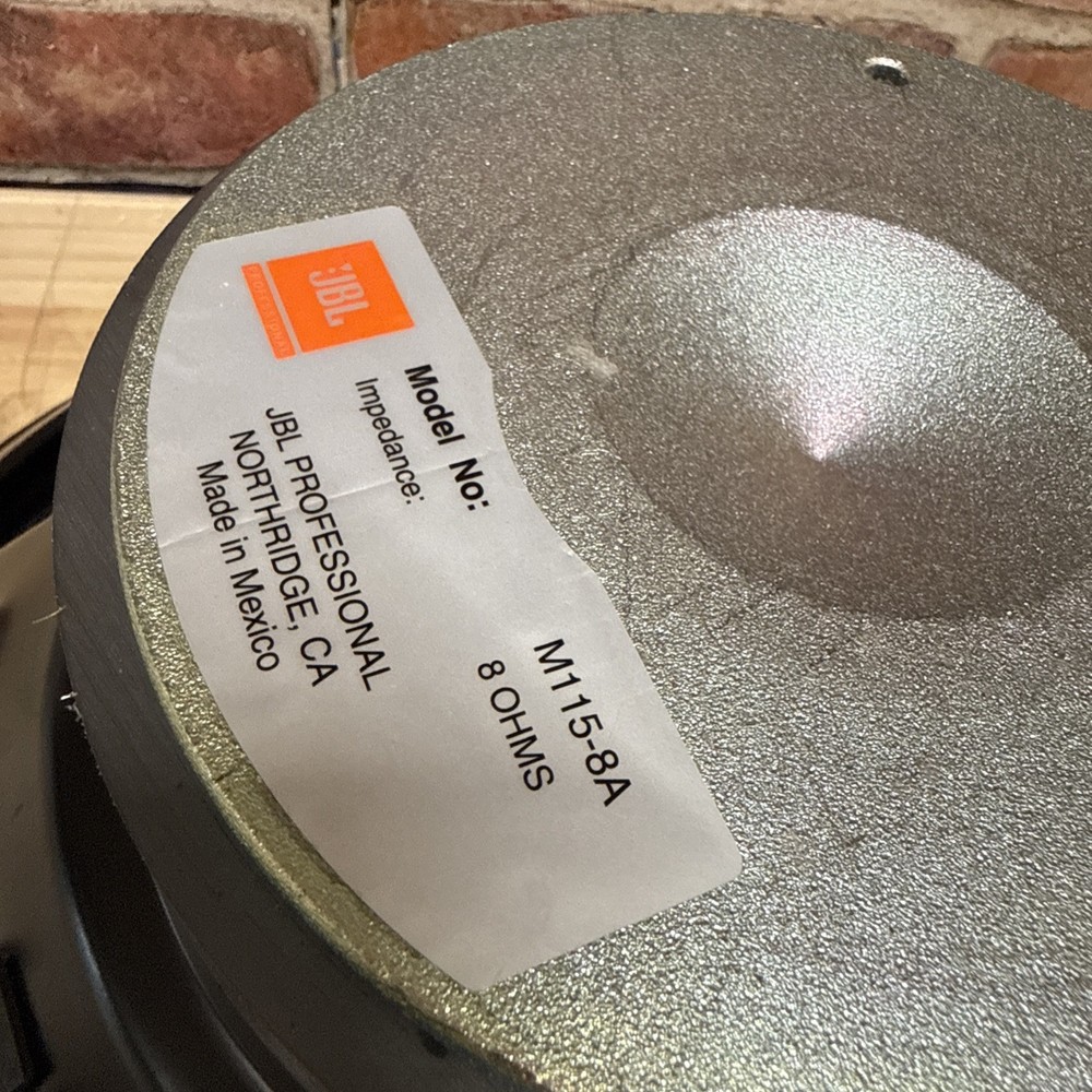 single speaker Jbl M115-8A 8 OHMS