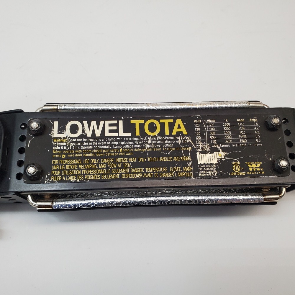 Lowel TOTA Light Professional Studio Lighting Light Kit & Power Supply - TESTED