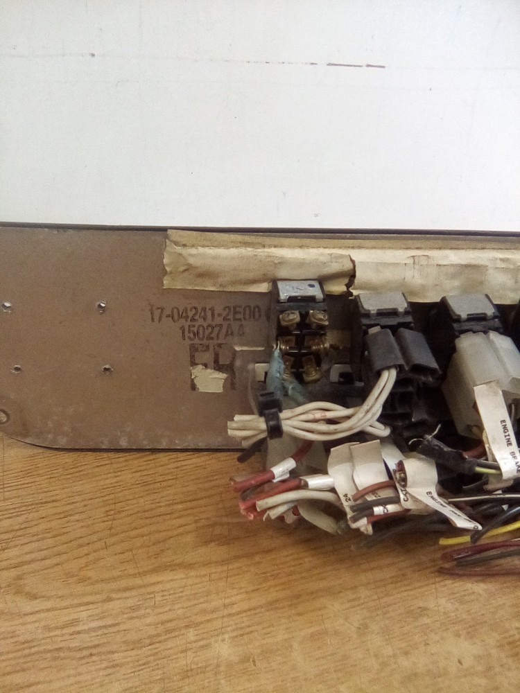 Peterbilt 379 Dash Switch Panel 17-04241-2E00