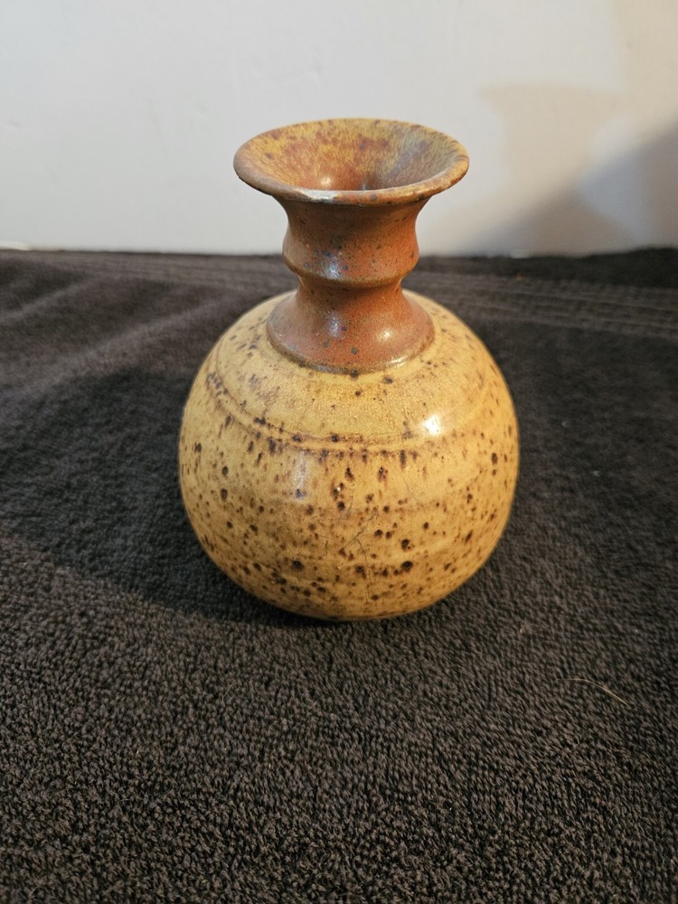 pottery vase vintage Chipped