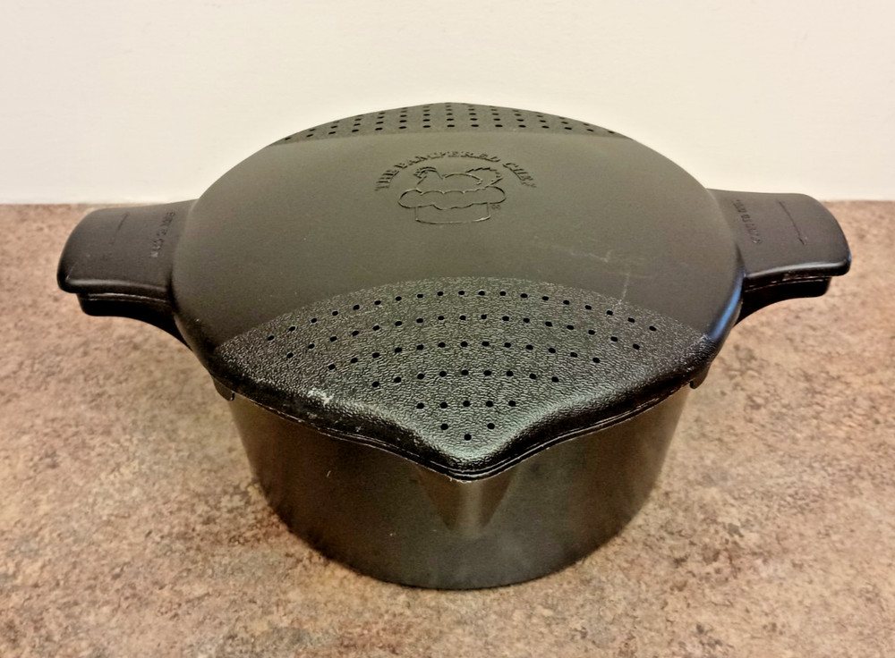 PAMPERED CHEF 8 Cup 2 Qt Micro Cooker Steamer