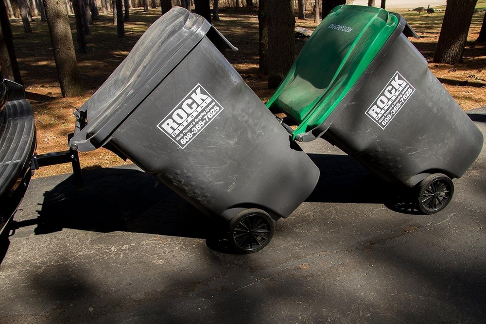 Durable Universal Can Coupler for Efficient Trash Container Handling - 100 lbs
