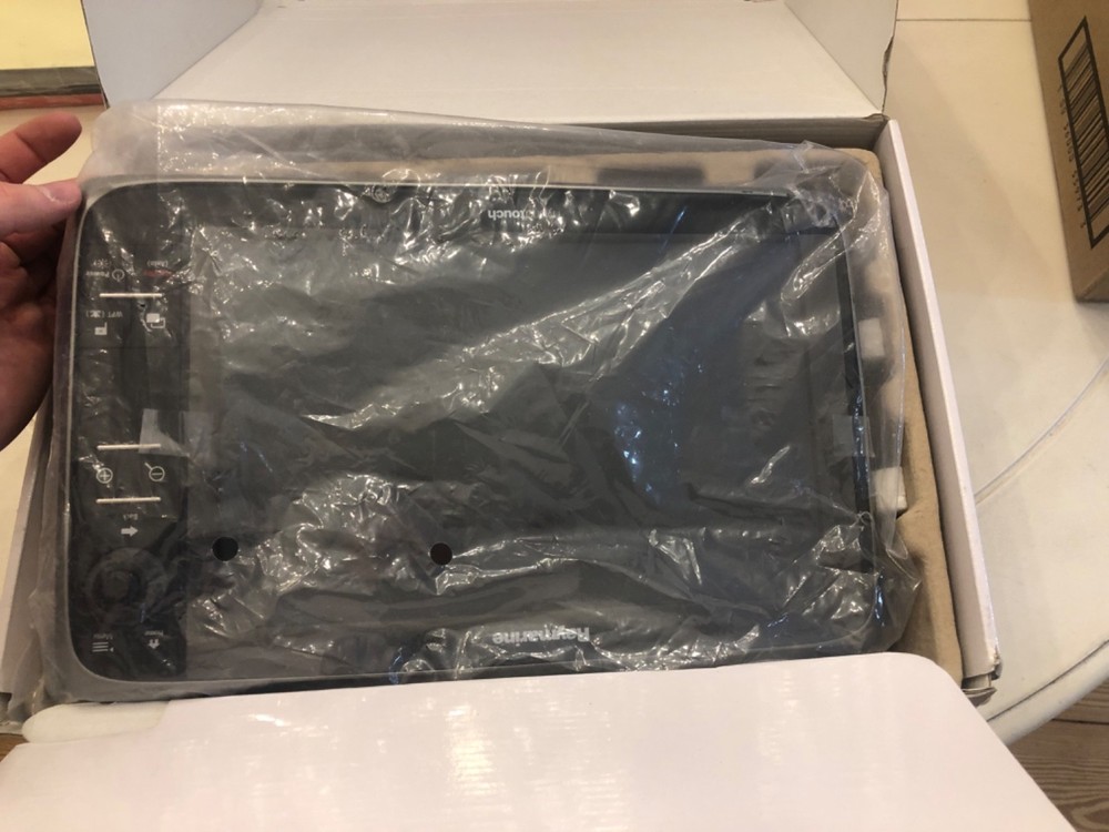 Raymarine e125 Hybridtouch GPS Chartplotter Multifunction Display - In Box!