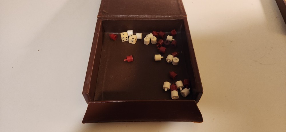 Vintage E.S. Lowe Bookshelf GameCheckers Backgammon, acey-ducey Leather case
