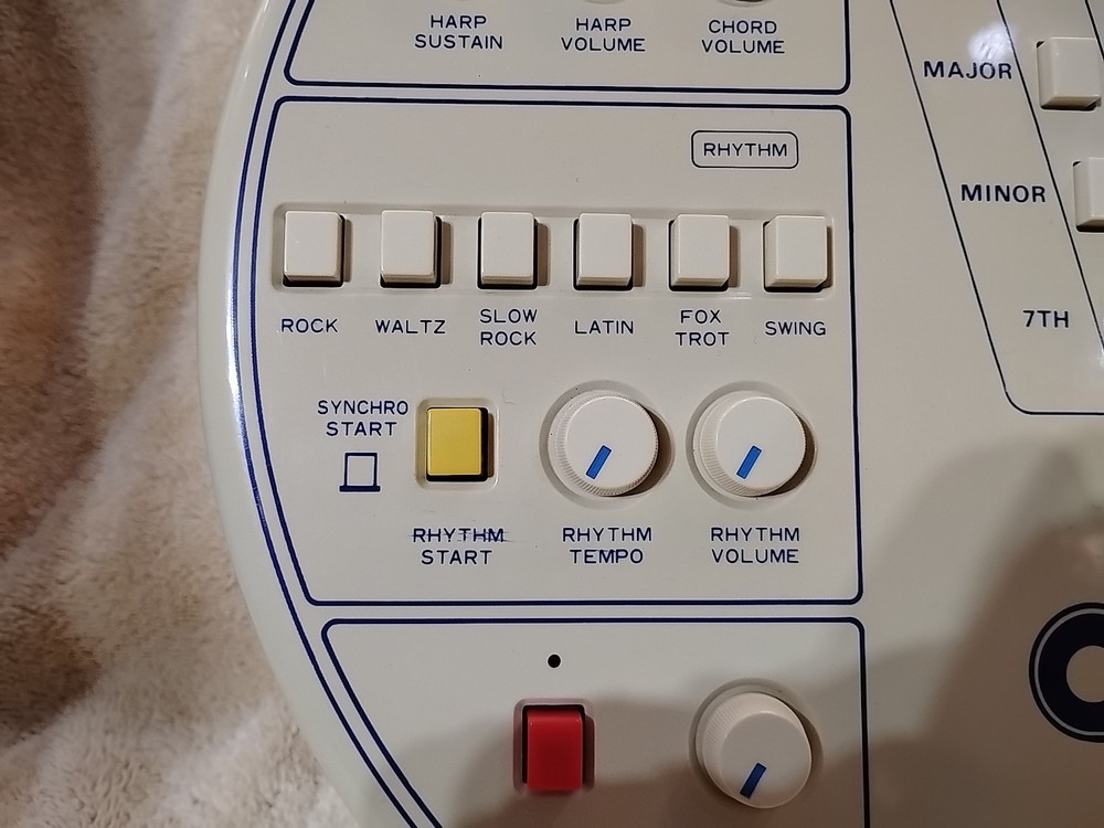 Vintage Suzuki Omnichord OM-27