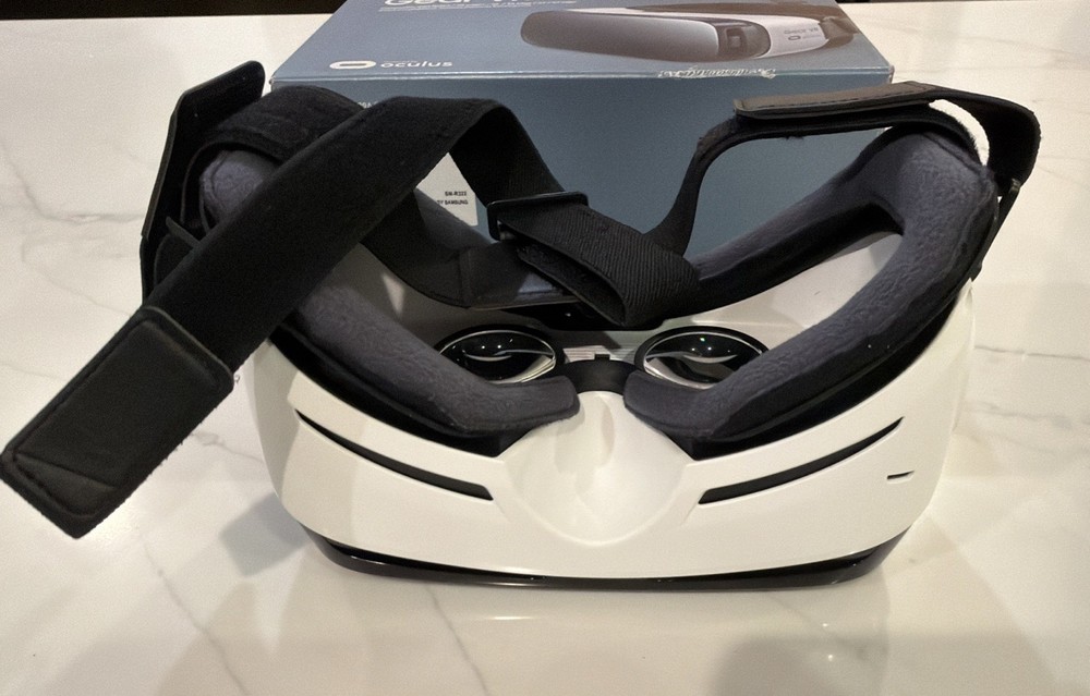 Samsung Gear VR Oculus Virtual Reality Headset