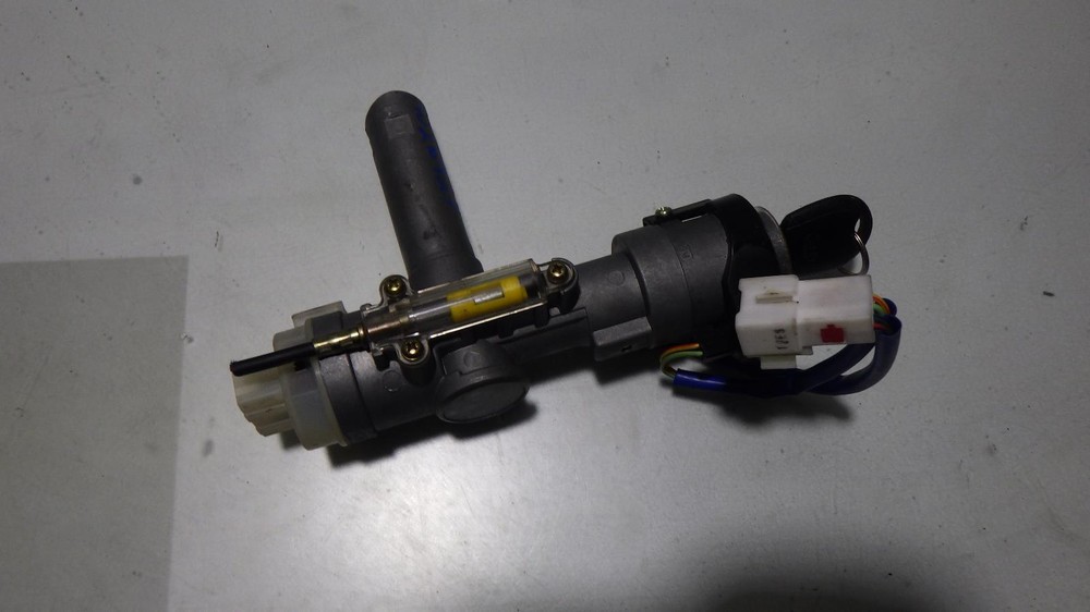 06 KIA SORENTO Ignition W/Key