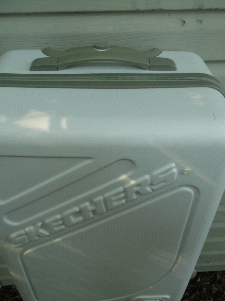 SKECHERS WHITE Hardside 24" Spinner Suitcase