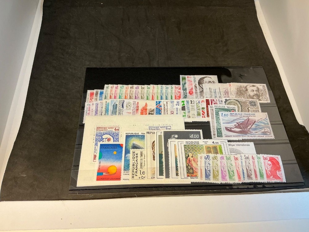 France Vintage 1982 MNH Complete (35639)