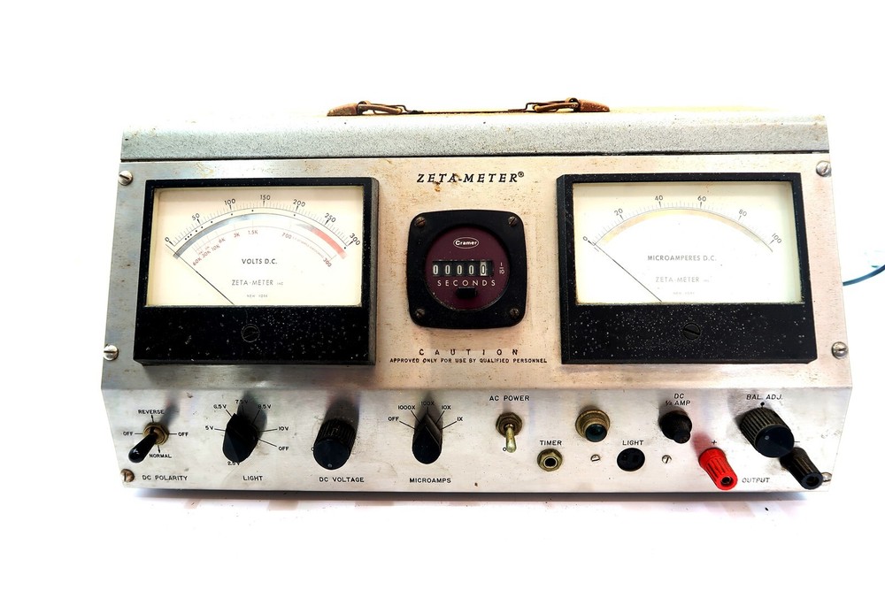 ZETA-METER Power and Timer Unit Model D Instrument ~ Powers On