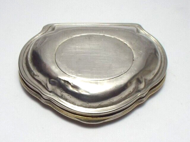 RARE CONTINENTAL MID 18th CENTURY SOLID SILVER SNUFF BOX, c1740