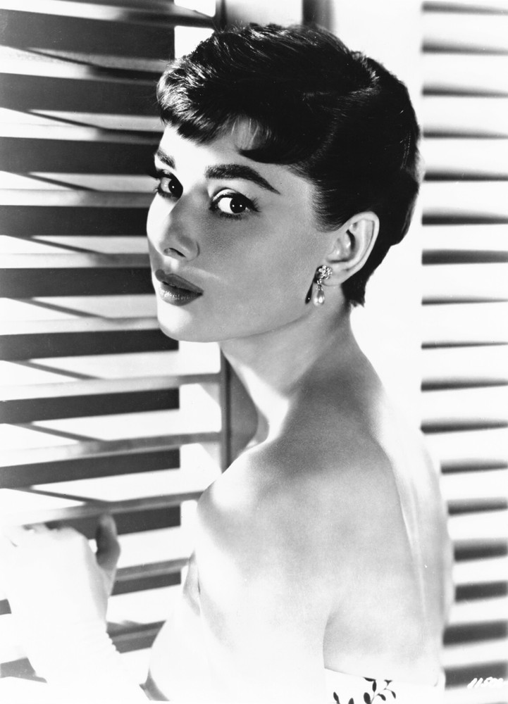 AUDREY HEPBURN  8X10 PHOTO K3417