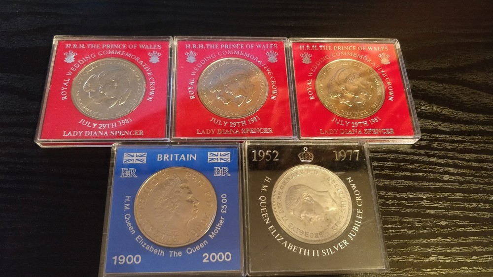 Set of 5 Royal commemorative coins
