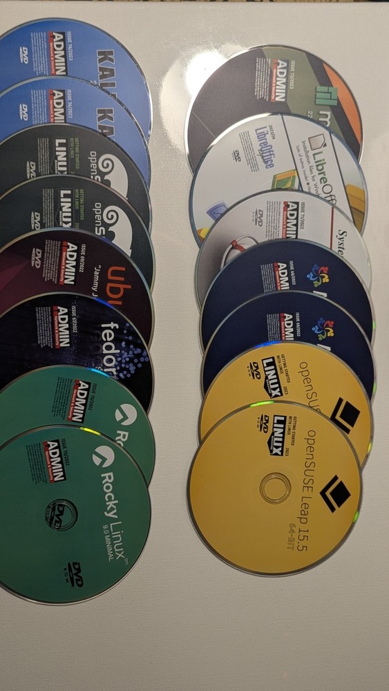 Lot bundle LINUX 51 Total 64 Bit operating System Instal & DVD Rom's