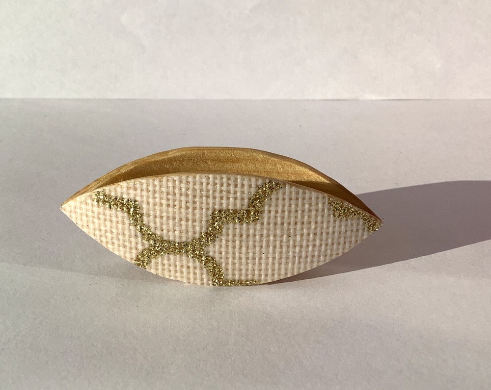 Tatting shuttle glittery gold 2.5" long