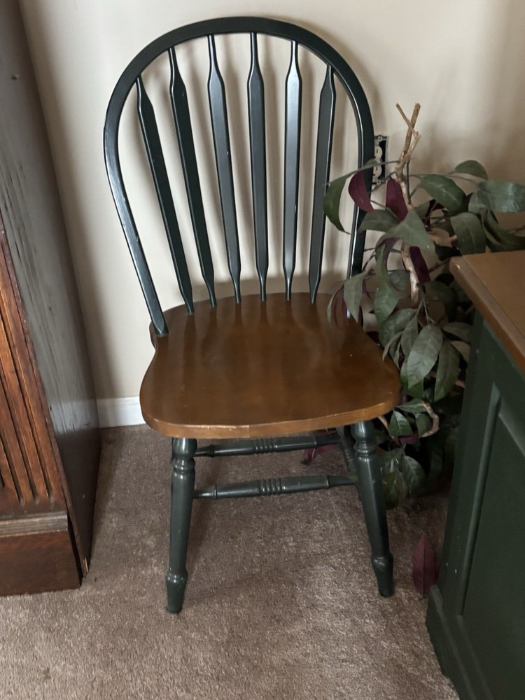 Oak Top Dining Room Table w/ 8 Chairs