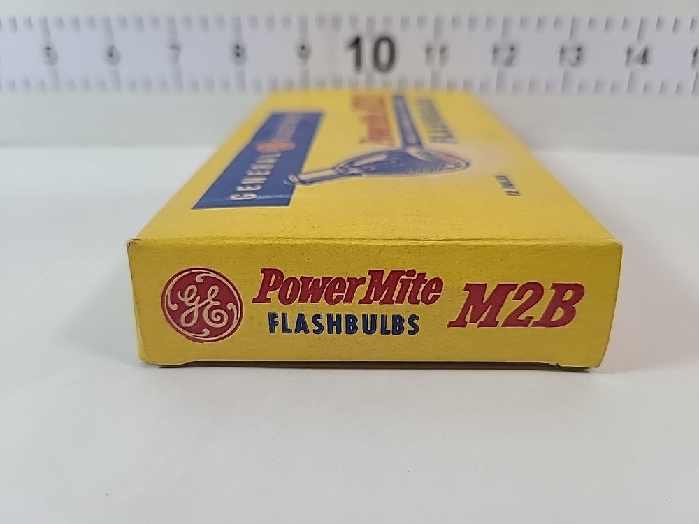 Vintage General Electric PowerMite M2B Flashbulbs