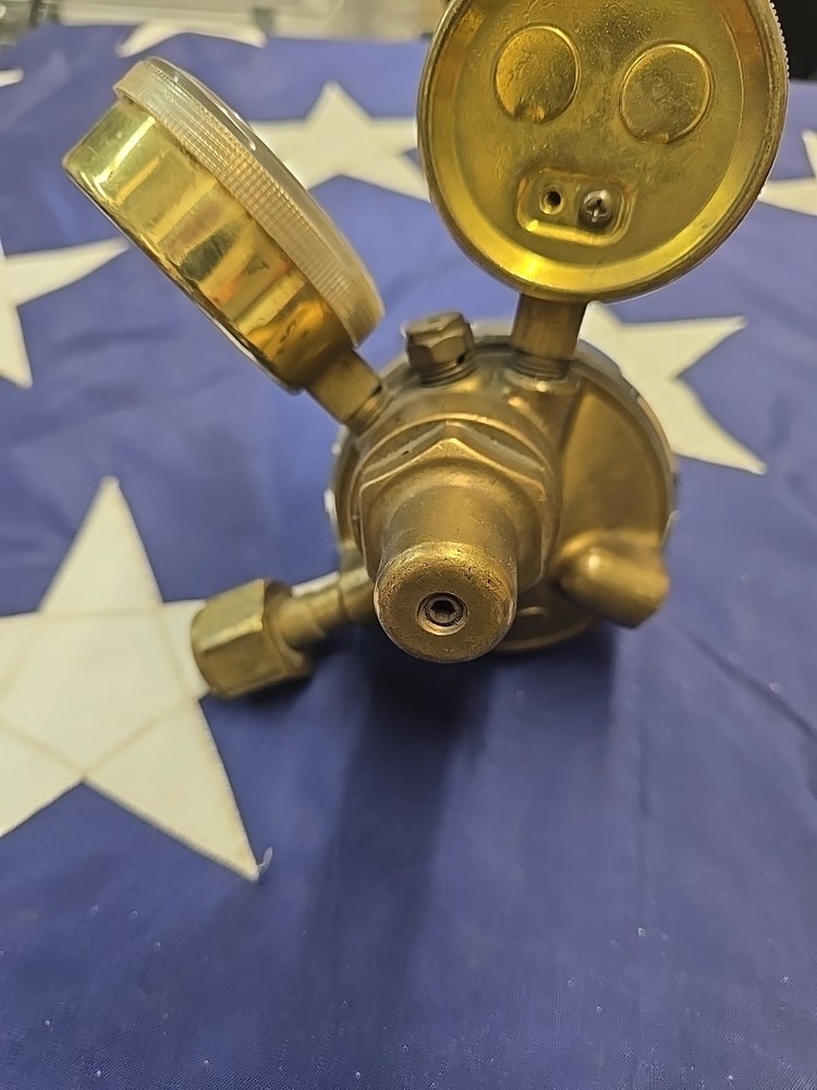 HARRIS MULTI STAGE OXYGEN PRESSURE REGULATOR 92-2327