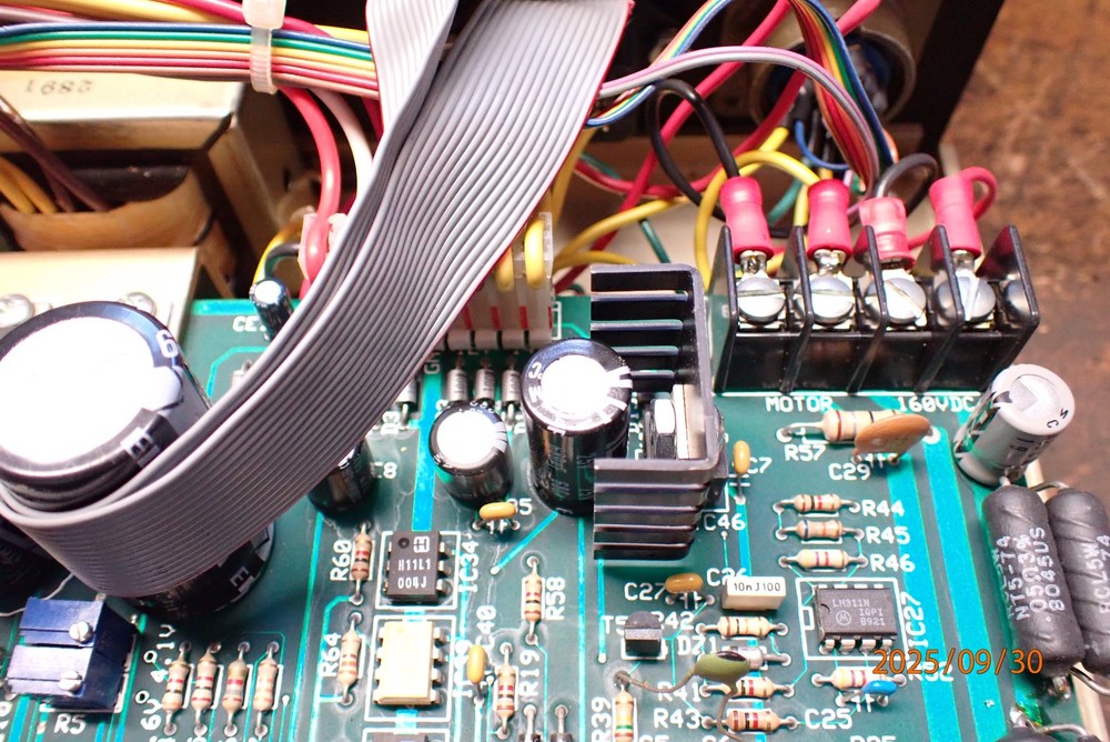 OLDER HAAS SERVO CONTROL POWERS UP FOR PARTS NEEDS WORK