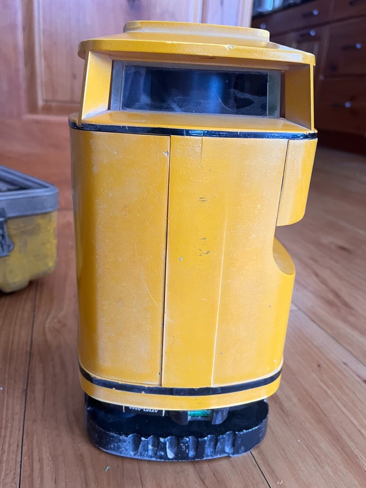 Laser Alignment Laser Beacon model 3900 With Case UNTESTED