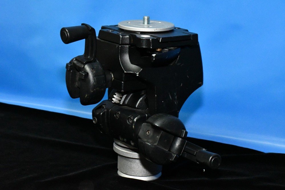 Manfrotto Geared Pan-and-Tilt Head with Select Quick Release Plates