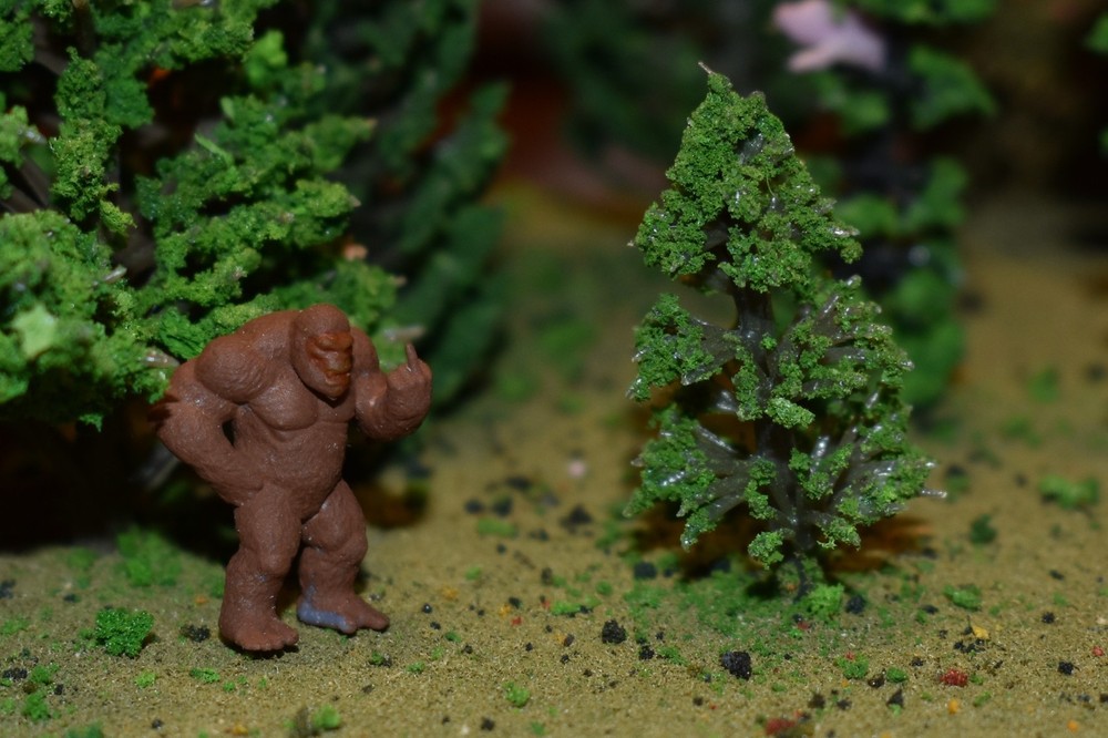 1/48 4 Bigfoot Squatch Different Poses O Scale Ready To Roam Model Train Layout