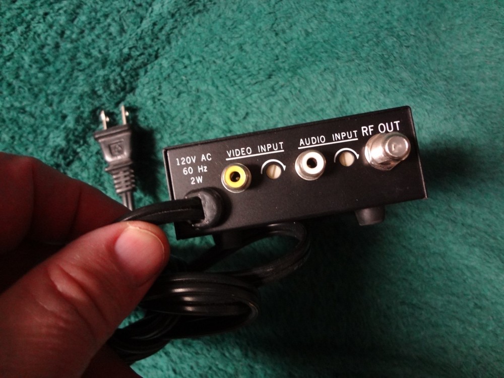 Tru-Spec USM-8 UHF Consumer Agile A/V Modulator UHF Modulator