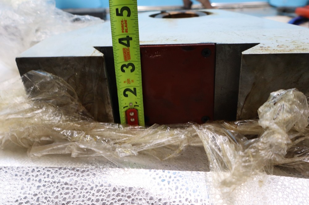 NICE! Horizontal (Cincinnati ?) Milling Machine Dove Tail Arbor Support w/ bush