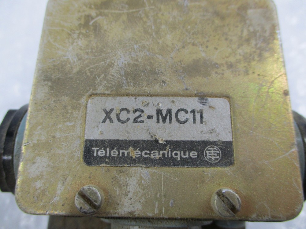TELEMECANIQUE XC2-MC11 LIMIT SWITCH UNMP