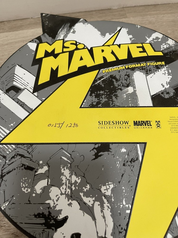 Sideshow Collectibles Exclusive Ms Marvel Premium Format Statue Marvel (READ)