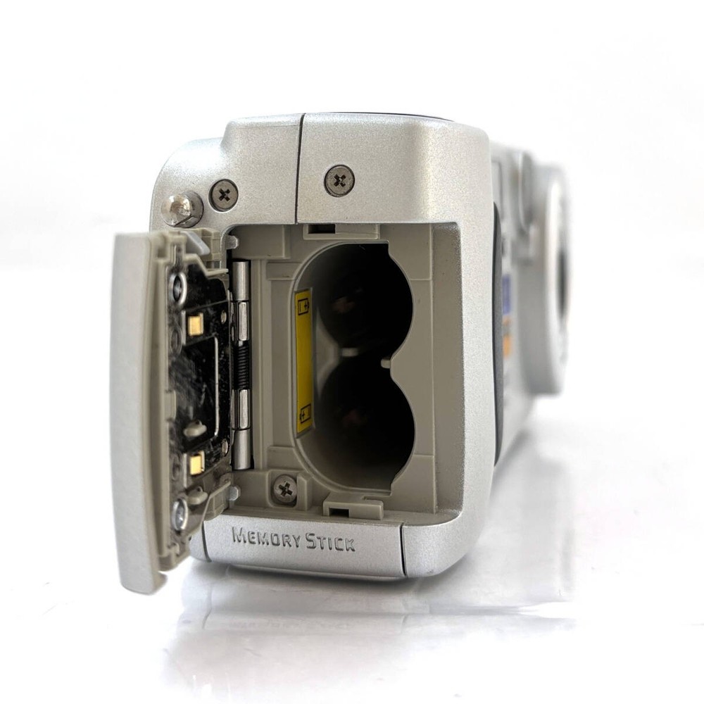 SONY DSC-P71 Compact Digital Camera #P525