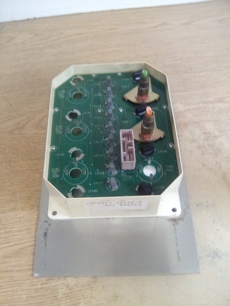 International 9200 3503487C91 Gauge Panel