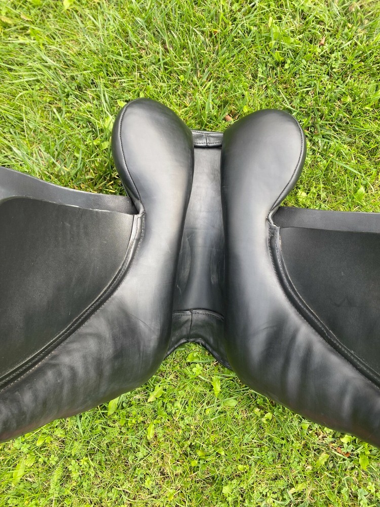 Dressage saddle Hulsebos WB4 17"