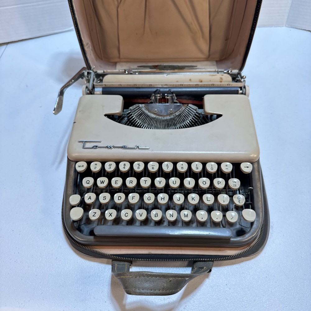Typewriter Tower Chieftain III Beige Sears Model 871.1000 w/ Case