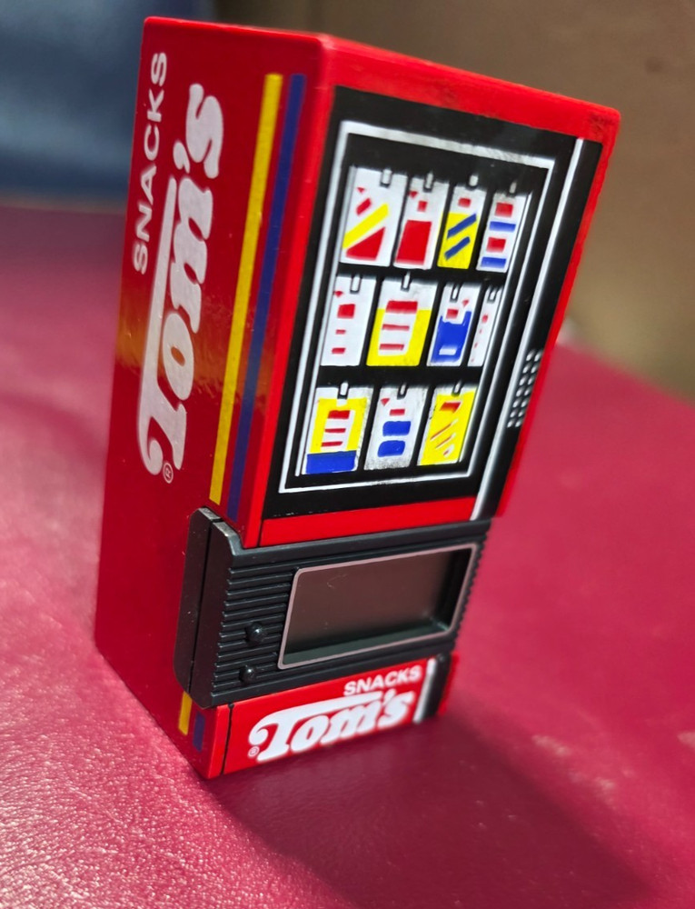 Tom's Snacks Clock Vending machine miniature  Advertisement Needs battery