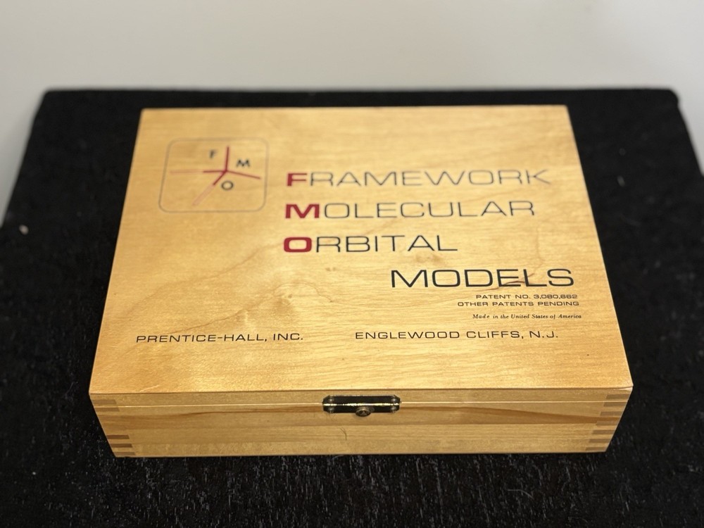 Vintage - FRAMEWORK MOLECULAR MODEL STUDENT SETS Prentice Hall In Wooden Box