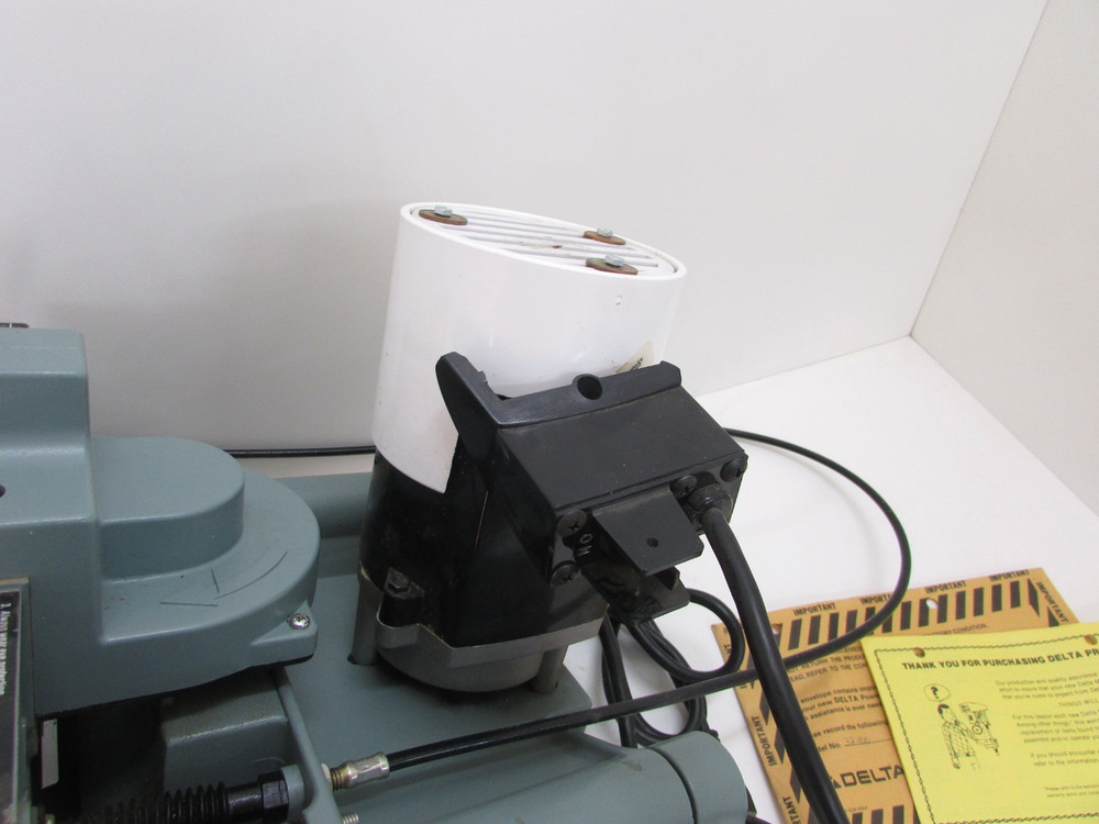 DELTA PLATE JOINER MODEL 32-100, BENCH TOP BISCUIT JOINTER
