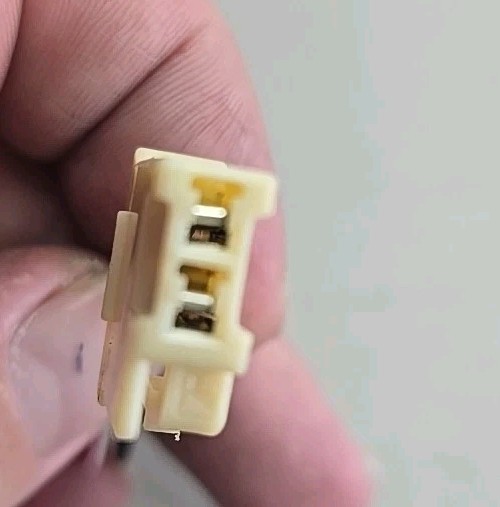 2006 Outlander Passenger Front Speaker Plug