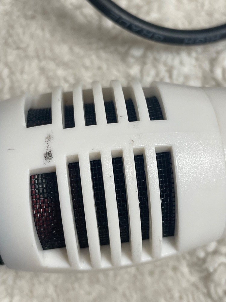 Wired Handheld Microphone 3.5mm Plug White – Karaoke Toy Basic Audio