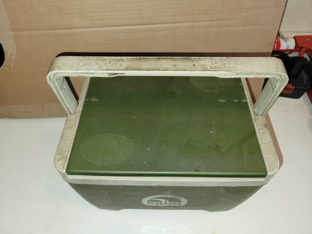 Igloo Ice Chest Cooler Green White Plastic with Carry Handle