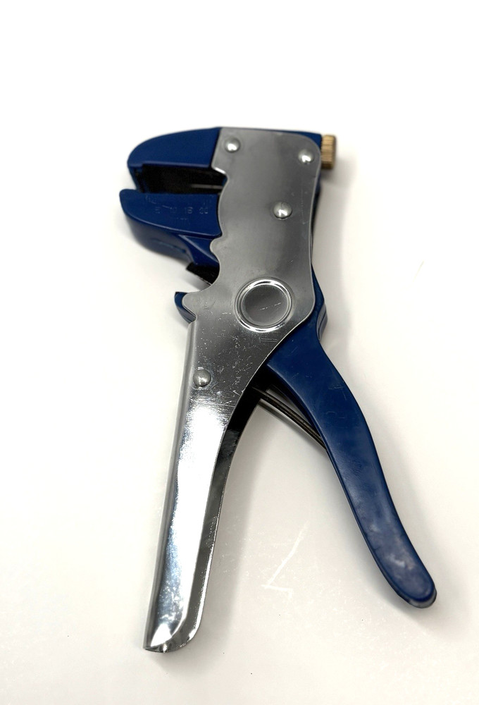 SE Automatic Wirestripper with Cable Cutter 8881WS