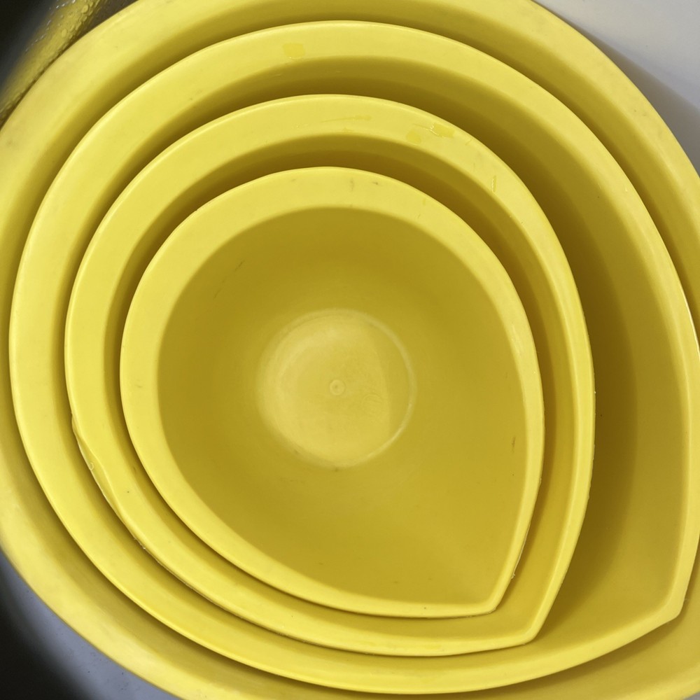Teardrop Yellow Nesting Mixing Bowls (4)