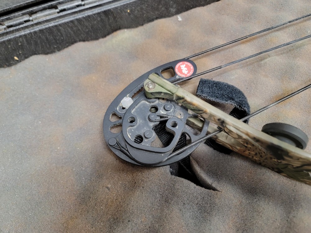 PSE Archery Carrera Right-Handed Camo Compound Bow a-x