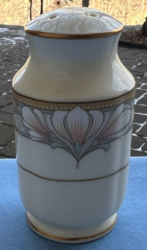 Noritake Barrymore Pepper Shaker