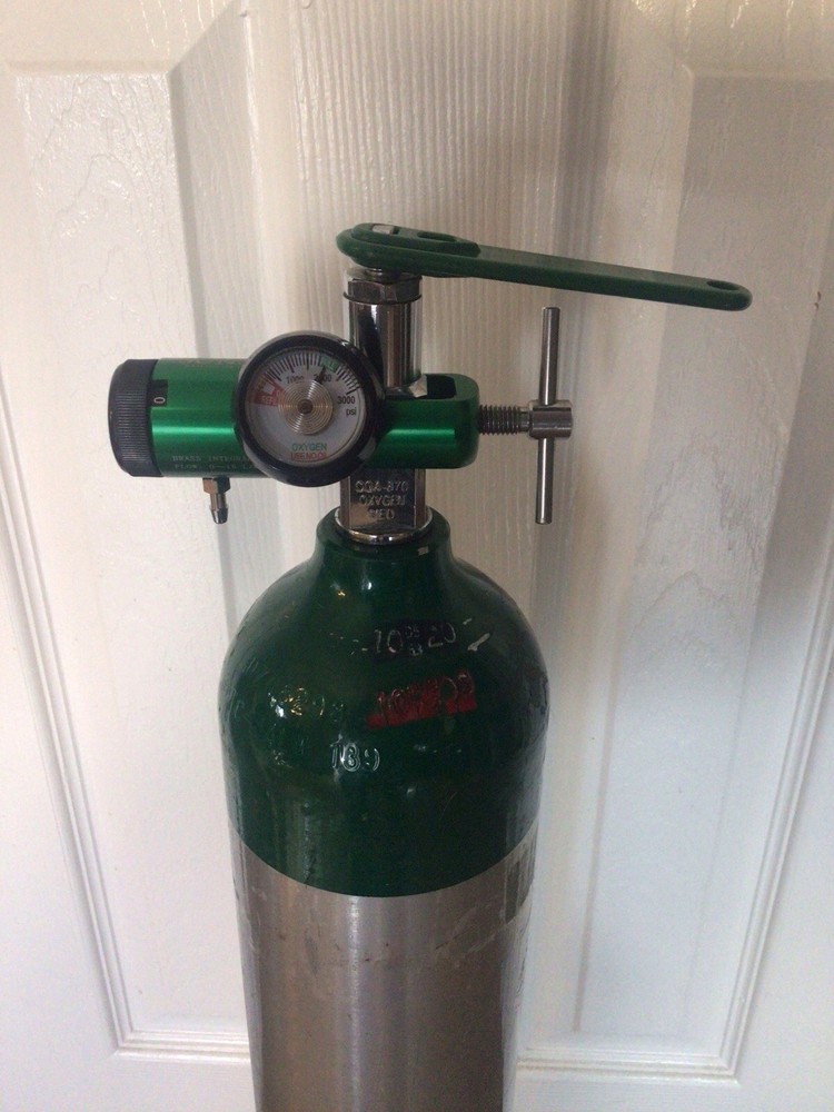 E Size Oxygen Tank And Regulator ****Use. ****See Photos