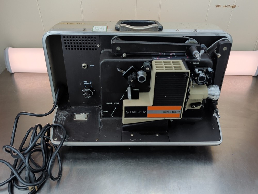 16mm GRAFLEX PROJECTOR
