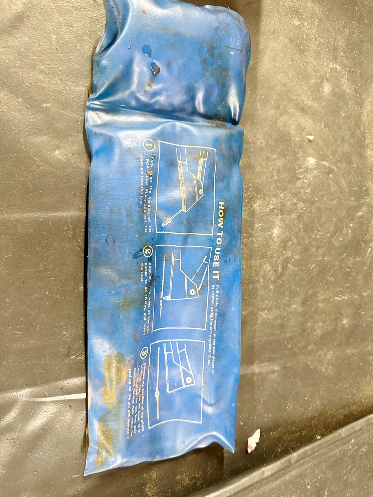 VINTAGE POP RIVIT KIT IN PLASTIC SLEEVE DIY TOOL