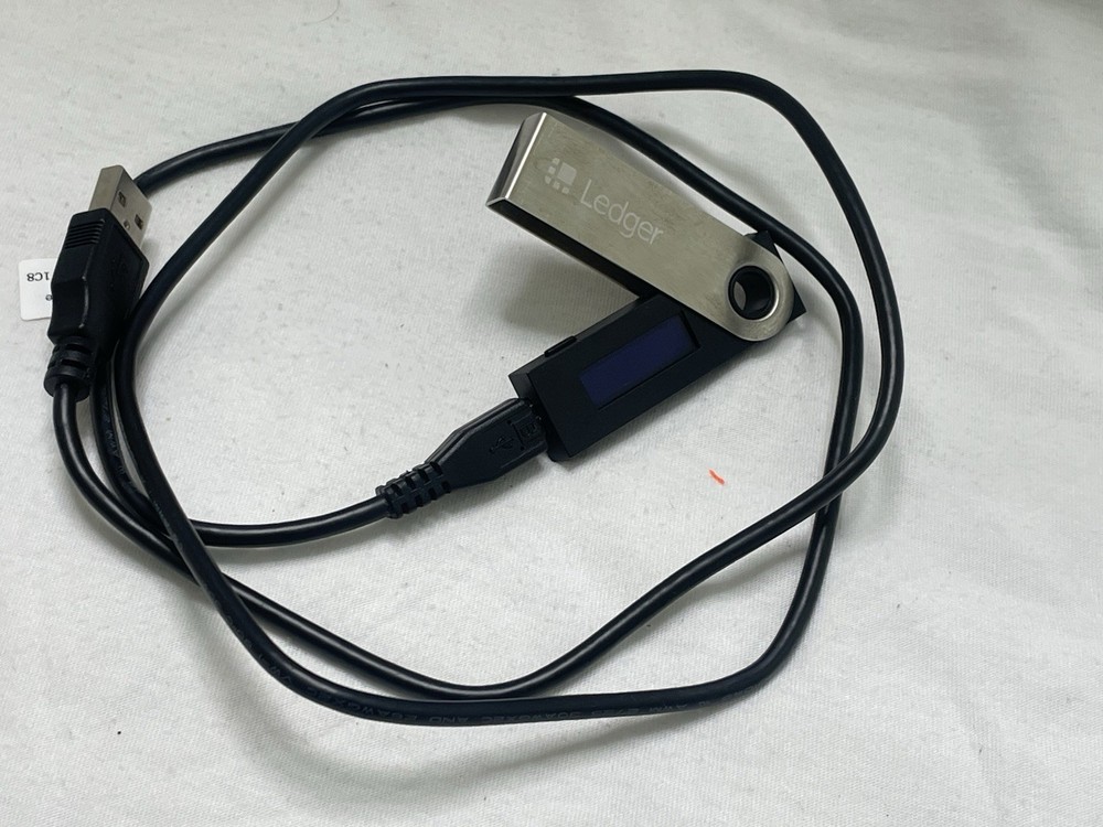 Ledger Nano S Crypto Hardware Wallet